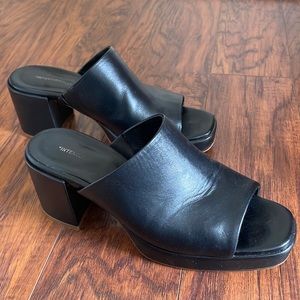 Trilogy Platform Mule in Black